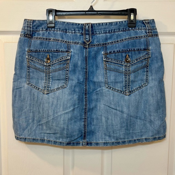 Faded Glory Skort - Picture 2 of 4